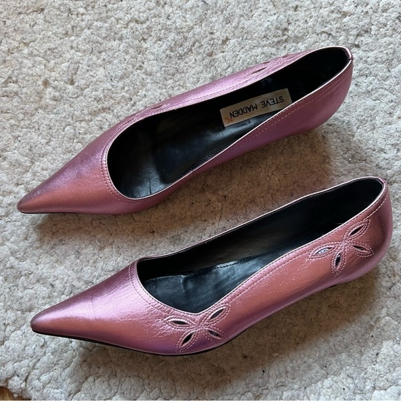 Steve Madden VTG Kondor Metallic Pink Leather Floral Cut Out Pointed Toe Heels - Picture 11 of 12